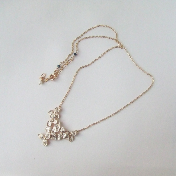 Orchid flower necklace 3枚目の画像