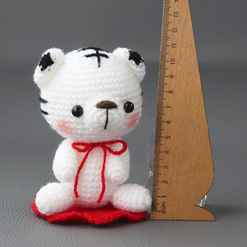 ゆるっとなあみぐるみ：がおーがおーと吠えてもかわいいホワイト