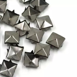 8mm 100個 四つ脚 ピラミッド 三角 スタッズ  ハンドメイド パーツ アクセサリー DIY アイテム 3枚目の画像