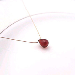 〈bio-nature〉繊細な絹糸のネックレス【14kgf】【ガーネット】 1枚目の画像