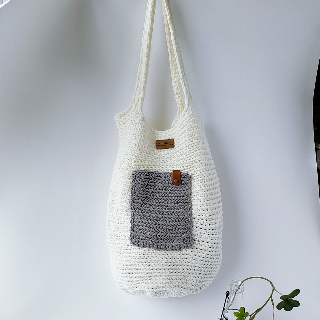 ラフなポケット付きコットンバッグ