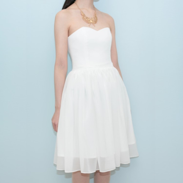 白色雪紡緊身連衣裙 第2張的照片