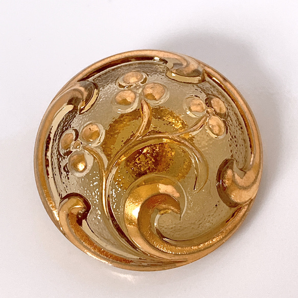 チェコガラスボタン　ドーム型　３輪の花　ゴールド　27mm 1枚目の画像