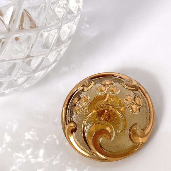 チェコガラスボタン　ドーム型　３輪の花　ゴールド　27mm 5枚目の画像