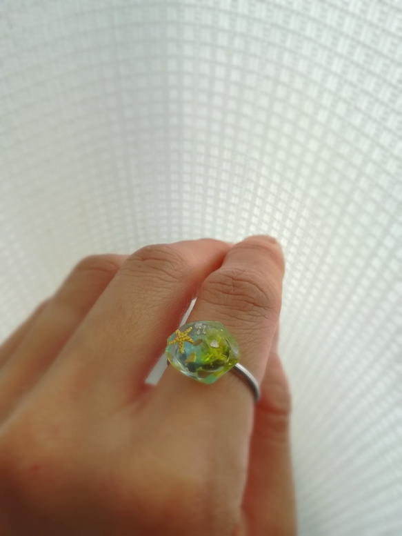 レジンを使用した透明感リング✩　透け感のあるリング　夏仕様 2枚目の画像