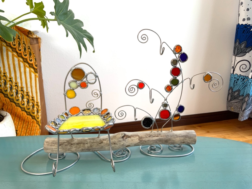 水玉の椅子の小物入れとアクセサリー掛け