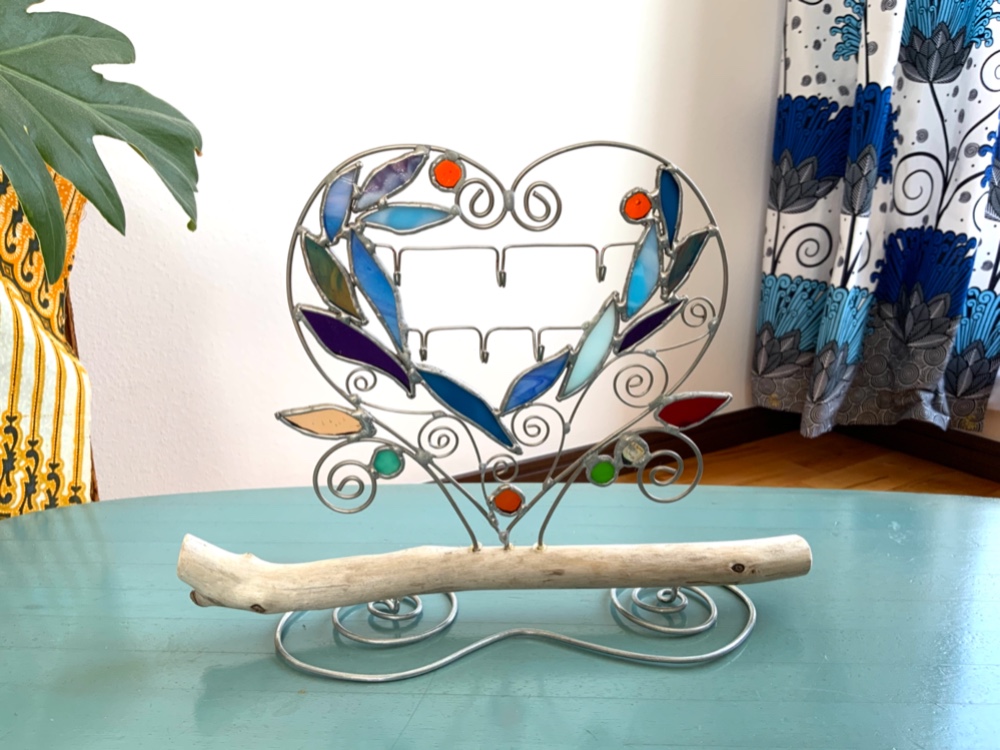 ステンドグラスのハートのアクセサリー掛け