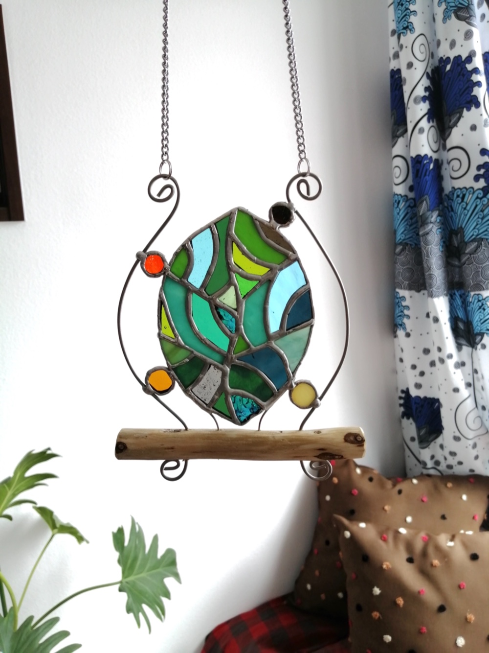 地球のような葉っぱのステンドグラスサンキャッチャー