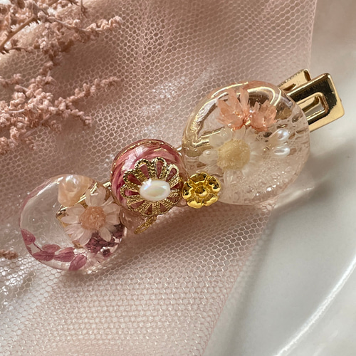 小さなお花とレースヘアクリップ ✤レジン✤ヘアアクセサリー 小さなお花とレースヘアクリップ ✤レジン✤ヘアアクセサリー