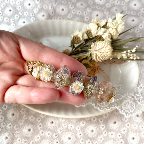 展示中です。お花畑の花びらレジンバレッタ 展示中です。お花畑の花びらレジンバレッタ