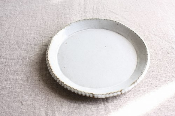 gizagizaリム皿（中/白色） 1枚目の画像