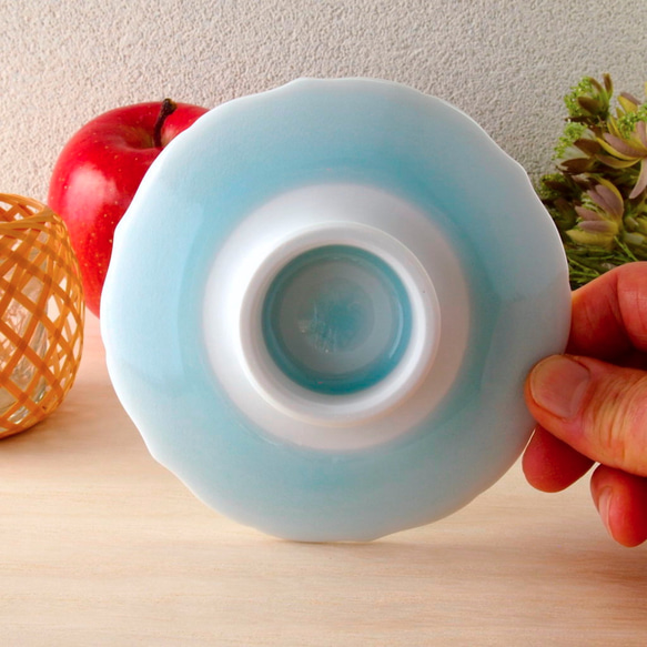 青いうつわ　ちょっぴり背の高い小さなお皿です　磁器　お皿　プレート　青白磁輪花高台皿（12センチ） 4枚目の画像