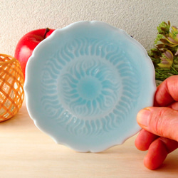 青いうつわ　ちょっぴり背の高い小さなお皿です　磁器　お皿　プレート　青白磁輪花高台皿（12センチ） 5枚目の画像