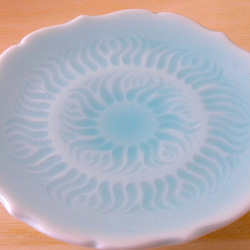 青いうつわ　ちょっぴり背の高い小さなお皿です　磁器　お皿　プレート　青白磁輪花高台皿（12センチ） 6枚目の画像