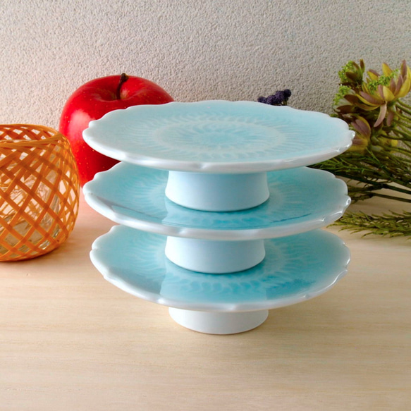 青いうつわ　ちょっぴり背の高い小さなお皿です　磁器　お皿　プレート　青白磁輪花高台皿（12センチ） 7枚目の画像