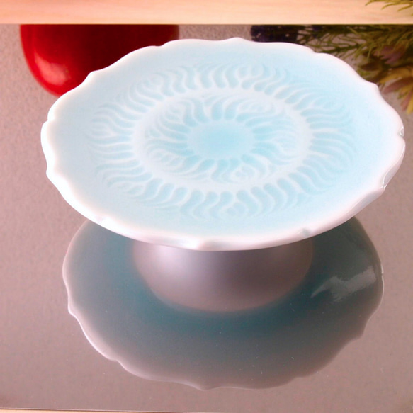 青いうつわ　ちょっぴり背の高い小さなお皿です　磁器　お皿　プレート　青白磁輪花高台皿（12センチ） 9枚目の画像
