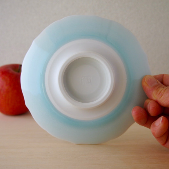 青いうつわ　少し背の高いお皿です　磁器　お皿　プレート　青白磁輪花高台皿（15センチ） 7枚目の画像