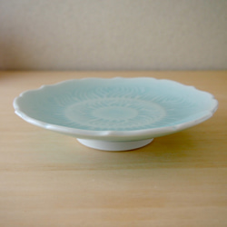 青いうつわ　少し背の高いお皿です　磁器　お皿　プレート　青白磁輪花高台皿（15センチ） 9枚目の画像