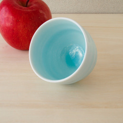 青いうつわ　お茶やいろいろなお飲み物にどうぞ！　磁器　青白磁湯のみ茶碗 6枚目の画像