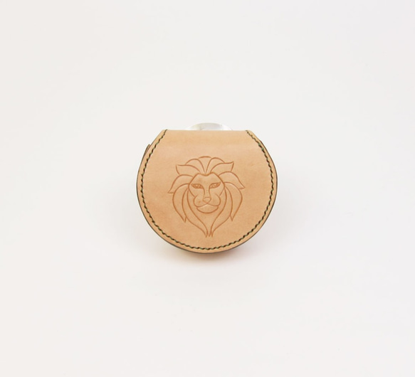 ライオン収納袋財布革彫刻 2枚目の画像