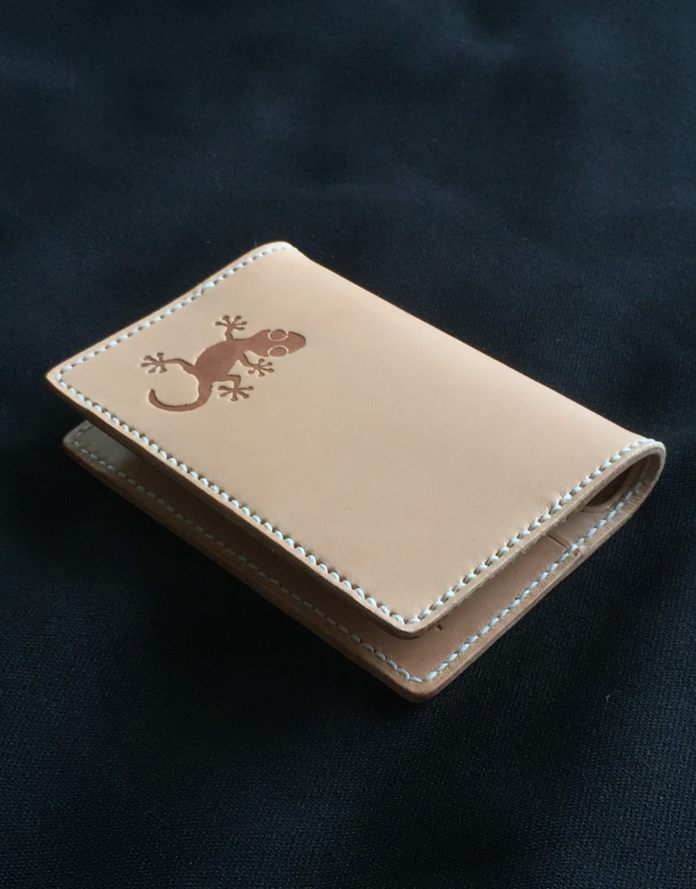 本ヌメ革　シンプルなカードケース