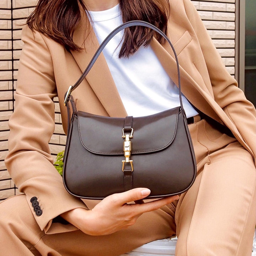 新登録] ソフィア 本革で作られたショルダーバッグ ショルダーバッグ  