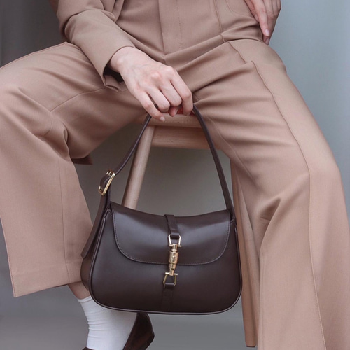 新登録] ソフィア 本革で作られたショルダーバッグ ショルダーバッグ  