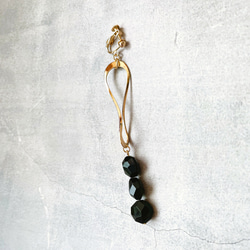 【片耳】*earring* gold & black bijou 1枚目の画像