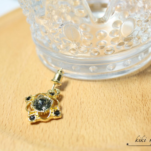 ピアス】寄せ石座のビジューピアス ピアス（その他） kiki natural