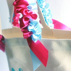 リボン飾りのアロハ・トートバッグ　ピンク＆ブルー 　フリルハンドル　 7枚目の画像