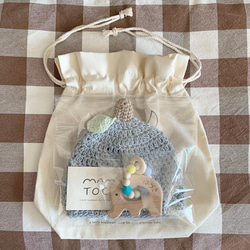 3点セット出産祝い◎どんぐり帽子、歯固め、コットン巾着　アヒル柄　Creema限定 5枚目の画像
