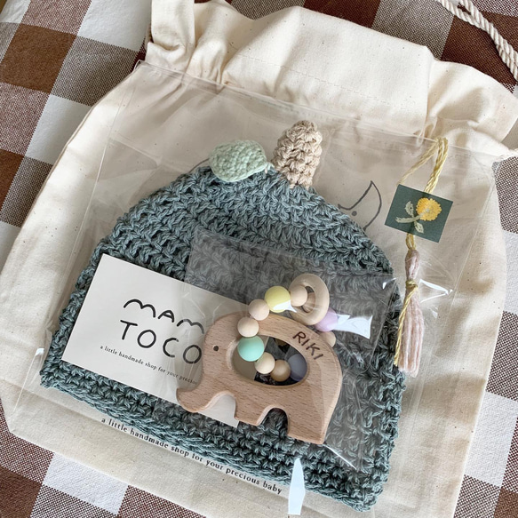 3点セット出産祝い◎どんぐり帽子、歯固め、コットン巾着　アヒル柄　Creema限定 7枚目の画像