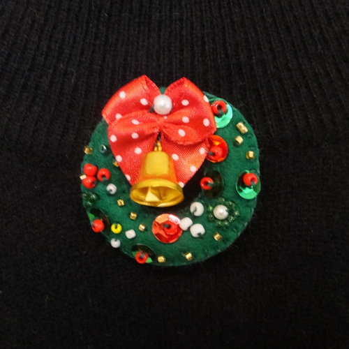 クリクリスマスブローチ フェルト刺繡 クリスマスリース ブローチ