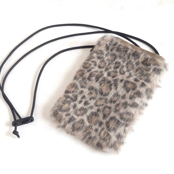 フェイクファー/エコファーバッグ　スマホポーチ　スマートフォンポーチ　サコッシュ　ミニショルダーバッグ　レオパード 1枚目の画像