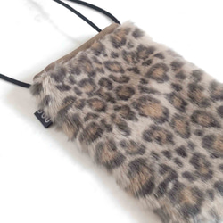 フェイクファー/エコファーバッグ　スマホポーチ　スマートフォンポーチ　サコッシュ　ミニショルダーバッグ　レオパード 2枚目の画像