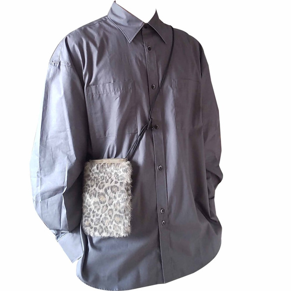 フェイクファー/エコファーバッグ　スマホポーチ　スマートフォンポーチ　サコッシュ　ミニショルダーバッグ　レオパード 4枚目の画像