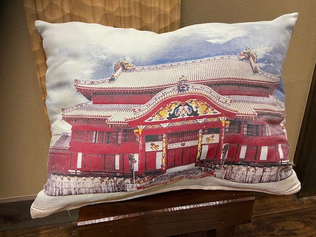 写刺織クッションカバー(首里城)　『シルクとポリエステルの融合』