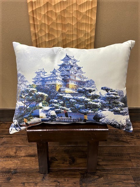写刺織クッションカバー(姫路城)　『シルクとポリエステルの融合』