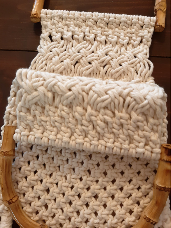 バンブーハンドルのマクラメ編みバッグ 3枚目の画像