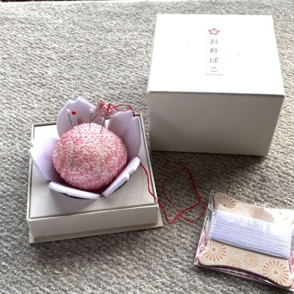 桜ピンクッション（正絹かのこ絞りの針山） 2枚目の画像