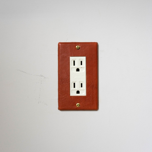 革製コンセントカバー(赤茶3口用）OUTLET COVER PLATE(red-brown for 3 sockets) 3枚目の画像