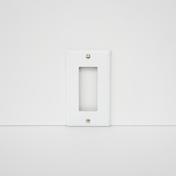 革製コンセントカバー（白 3口用）OUTLET COVER PLATE(white for 3 socket) 1枚目の画像