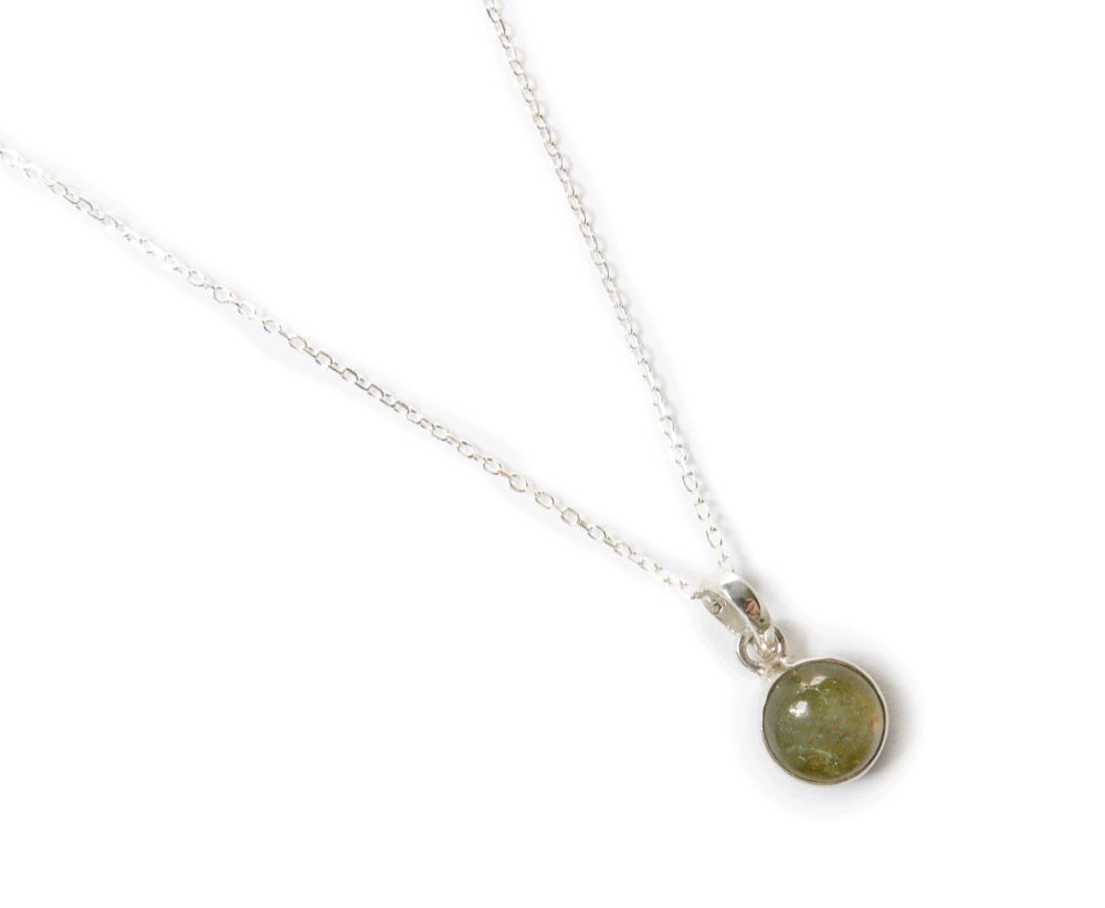 •✼送料無料✼•シルバー/ラブラドライト/直径9mm༺バリ島の僧侶の祈祷＆浄化 •☆• 天然石ヒーリングネックレス༻