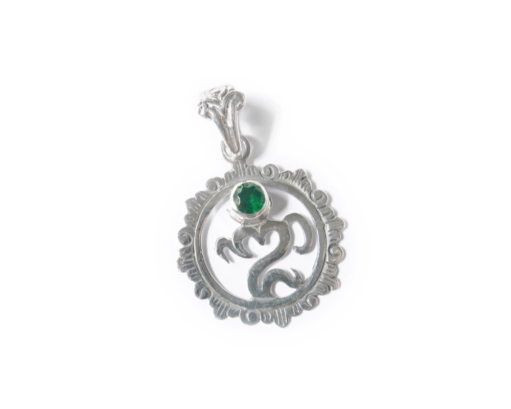 ✼Silver925✼恋愛成就の石・エメラルド༺波動を整えて宇宙とつながるOMペンダント•☆•ヨガ・瞑想・ペンジュラム༻