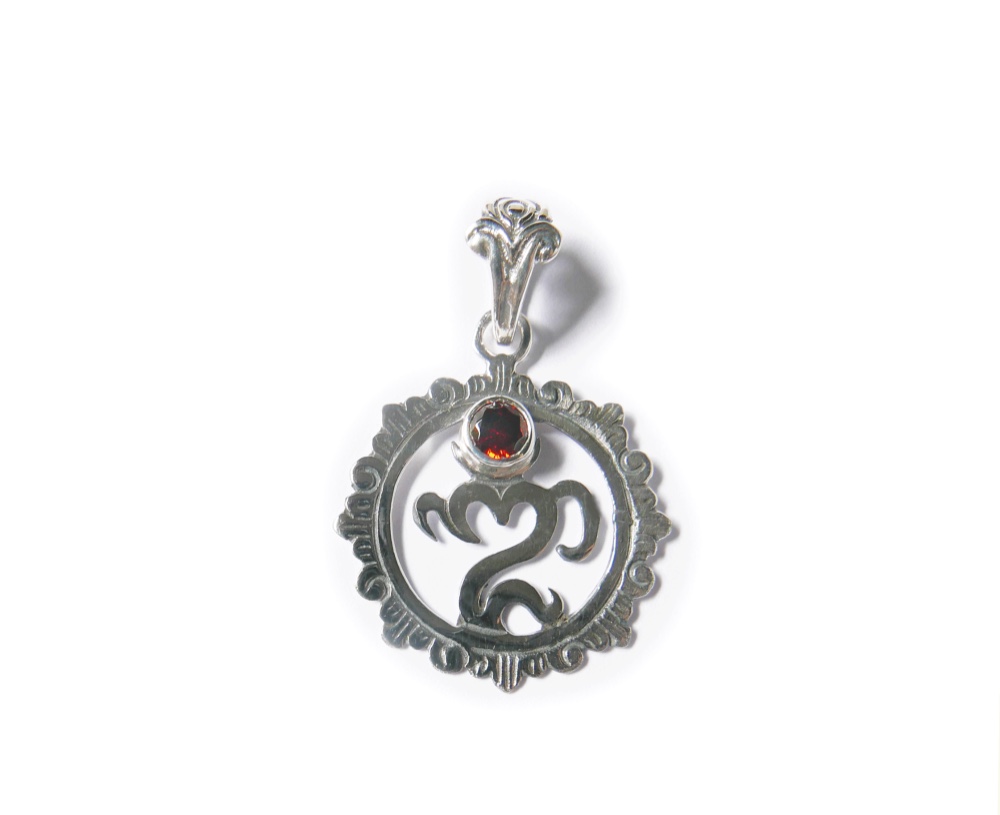 ✼Silver925✼幸運お守り石・ガーネット༺波動を整えて宇宙とつながるOMペンダント•☆•ヨガ・瞑想・ペンジュラム༻