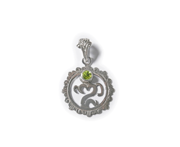 【内宇宙と繋がる】癒しと結界のお守り×ペリドット✨浄化　瞑想　希望✨ ✼Silver925✼幸運へ繋ぐ石・ペリドット༺波動を整えて宇宙とつながるOM