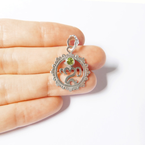 ✼Silver925✼幸運へ繋ぐ石・ペリドット༺波動を整えて宇宙とつながるOM