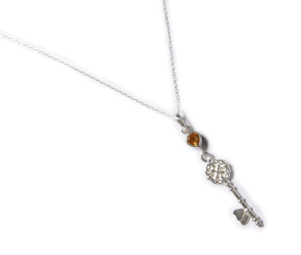 •✼送料無料✼•シトリン/シルバー925 ༺バリ島の僧侶の祈祷＆浄化 •♡• ハートと幸運の鍵のヒーリングネックレス༻