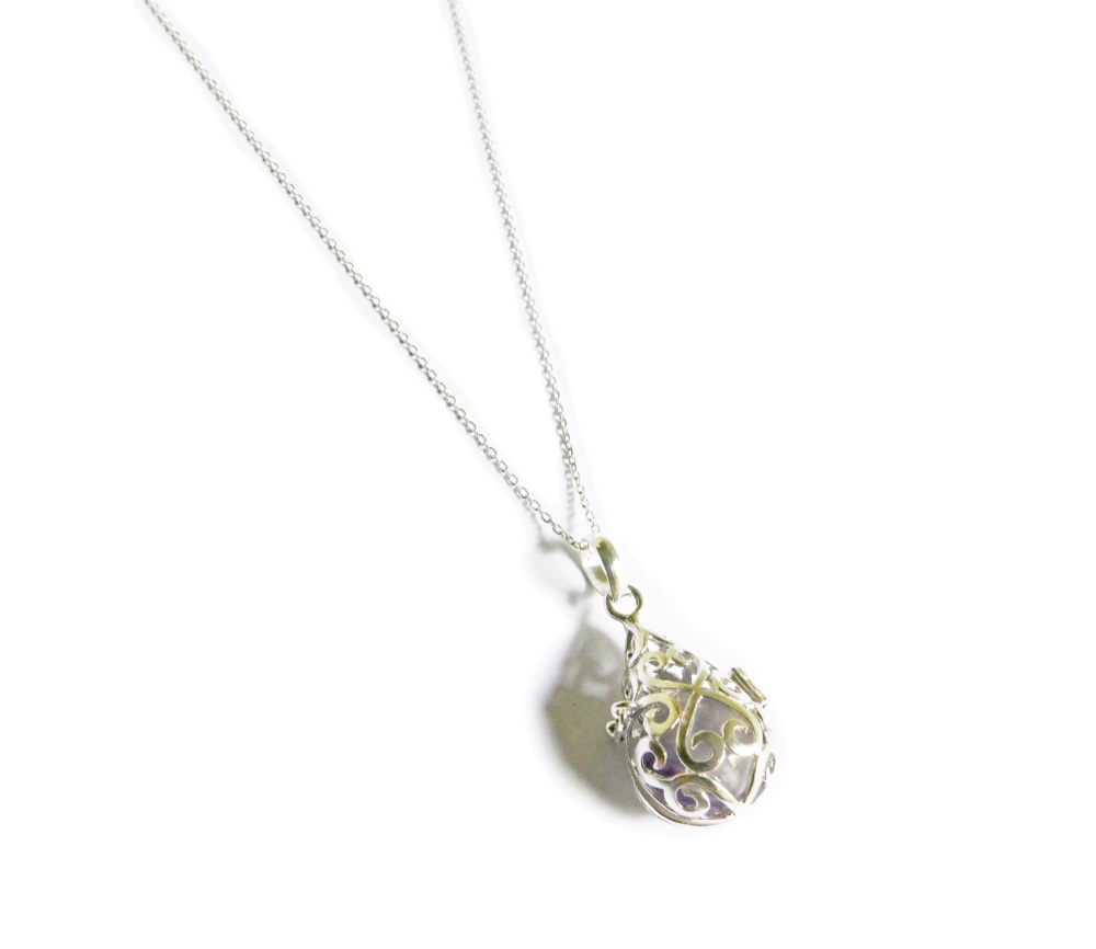 ✼プラチナ加工✼アメジストのネックレス༺ぱかりと開けられる•*•エレガントなドロップ型༻ 天然石アクセサリー/ハート模様