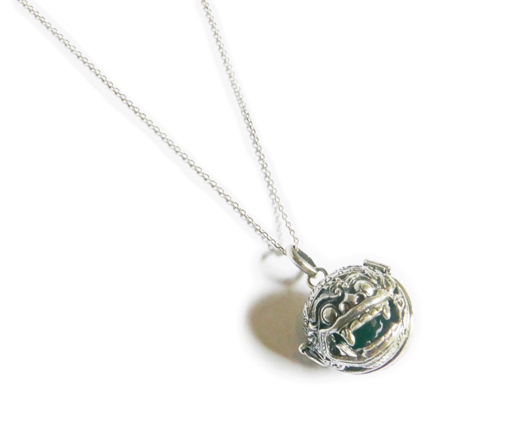 ✼シルバー925✼グリーンアゲートのネックレス༺ぱかりと開けられる•*•幸運を呼ぶ聖なるバロン༻天然石アクセサリー/男性